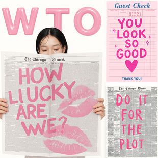 ins网红背景报纸模特手拿写真婚纱拍照道具摆出街拍大牌英文字母