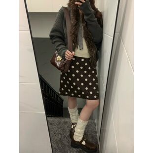 日系焦糖棕色波点针织半身短裙女秋小个子学生咖啡色直筒毛衣中裙