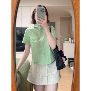 日系多巴胺苹果绿修身减龄衬衫女春夏极简风通勤娃娃领单排扣上衣
