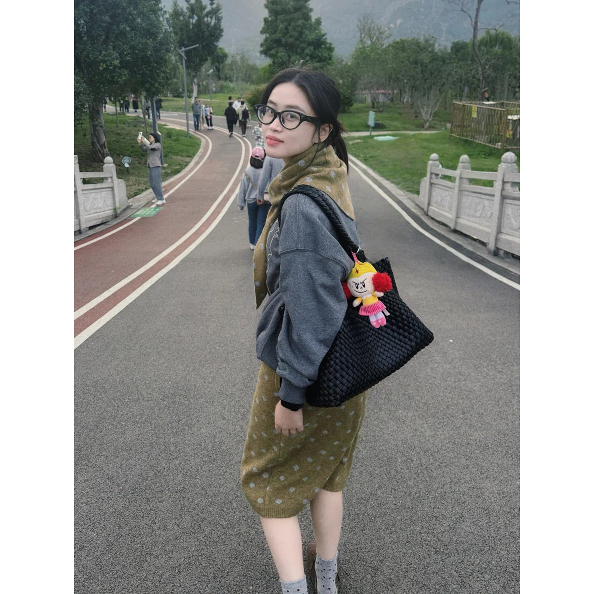 日系学院风芥末黄波点直筒中裙女秋冬文艺复古松紧高腰包臀半身裙