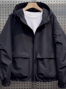 春季连帽冲锋衣微宽松版型
