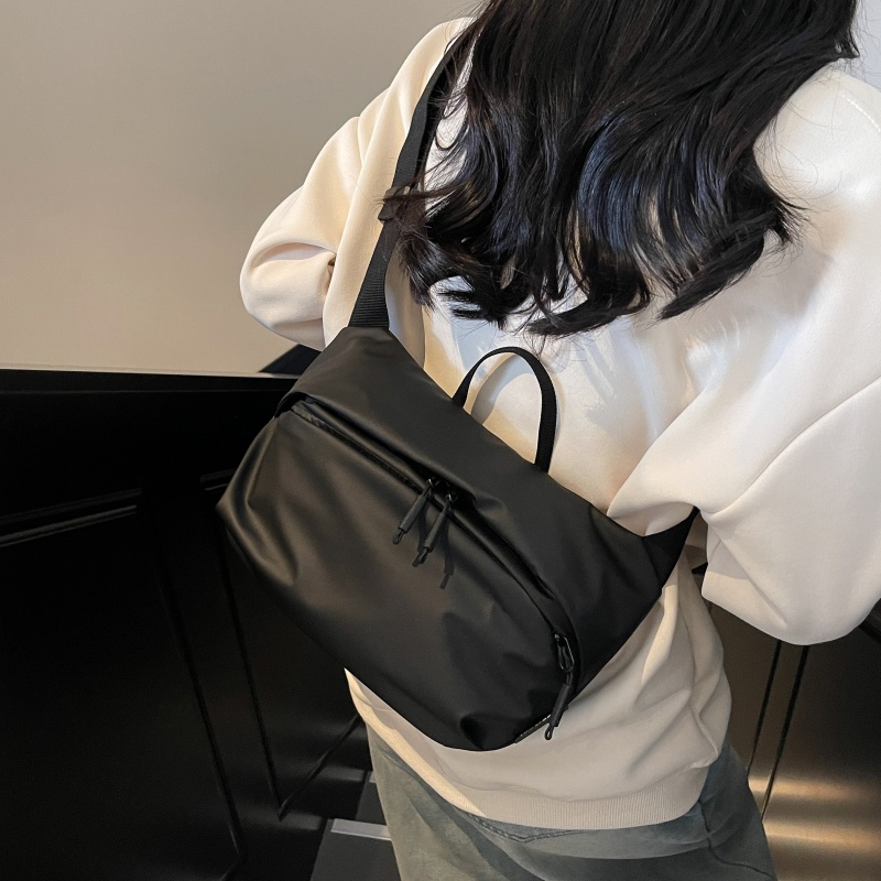 小众尼龙布包包女2025新款通勤单肩饺子包运动大容量手提斜挎胸包