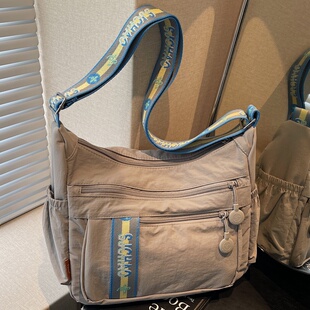 休闲尼龙帆布包包女大容量轻便多层通勤包小众百搭妈咪单肩斜挎包