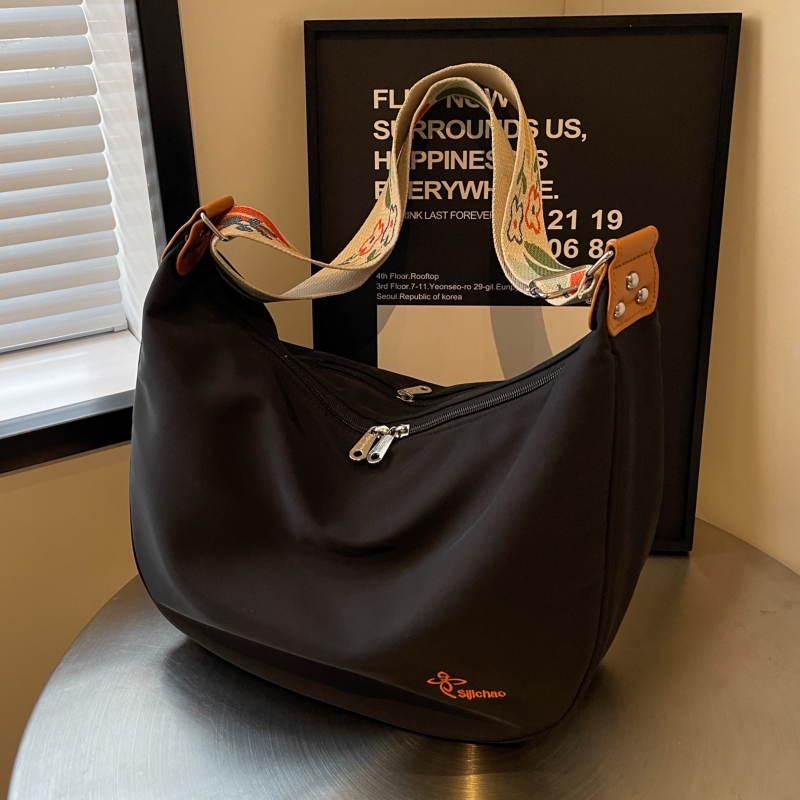 防水尼龙布斜挎包上课通勤饺子包