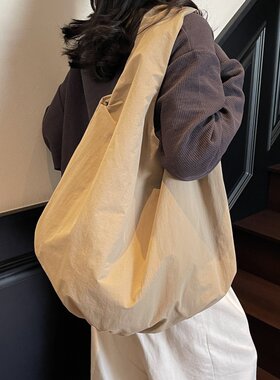 休闲慵懒大容量尼龙包通勤托特包