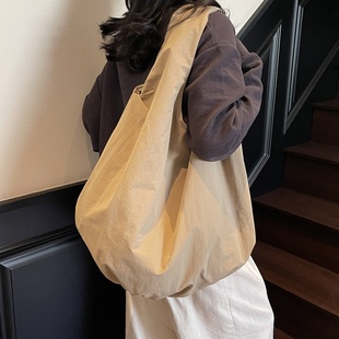 松弛感尼龙帆布包包女夏季百搭大容量腋下包休闲慵懒风通勤托特包