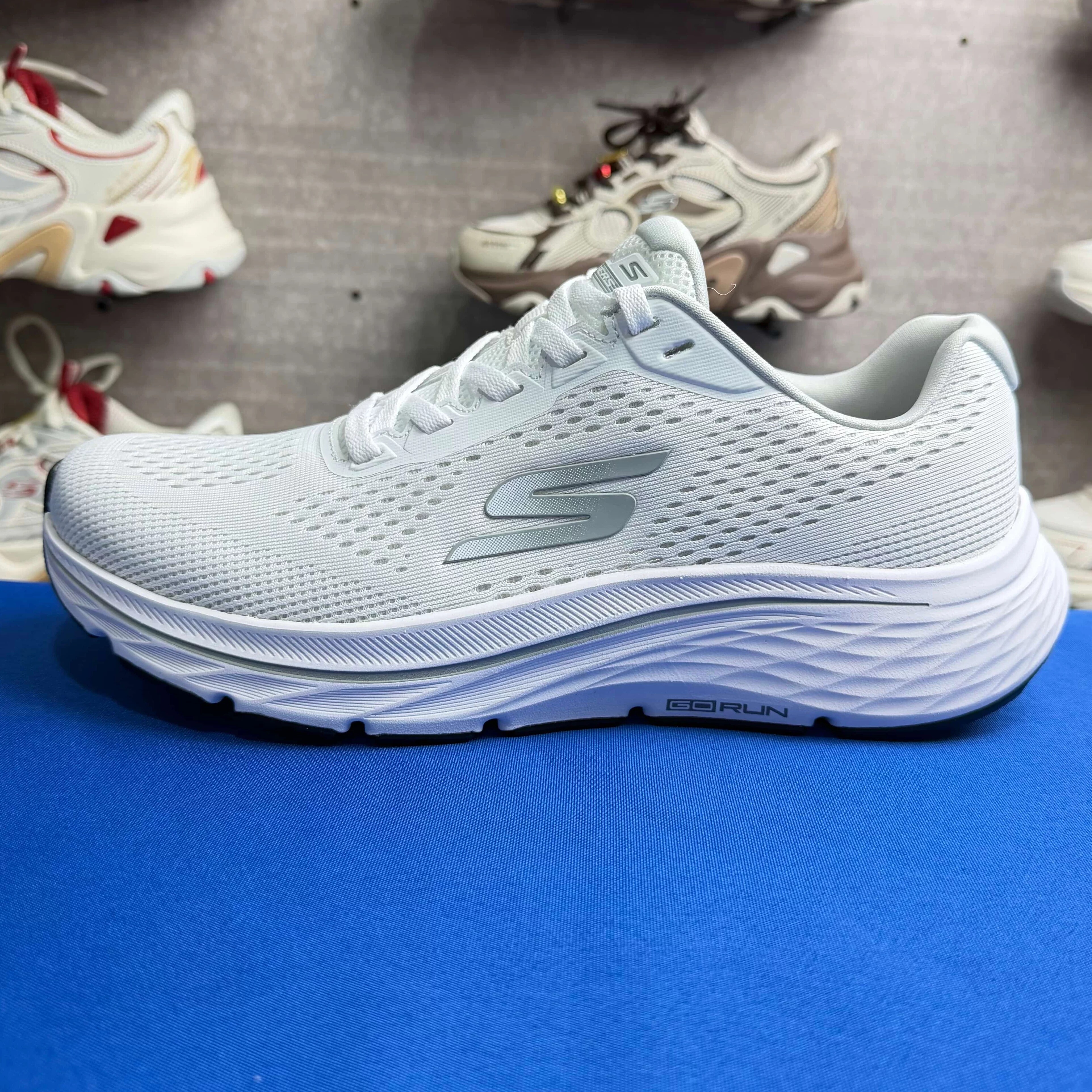 SKECHERS男士跑步鞋夏季