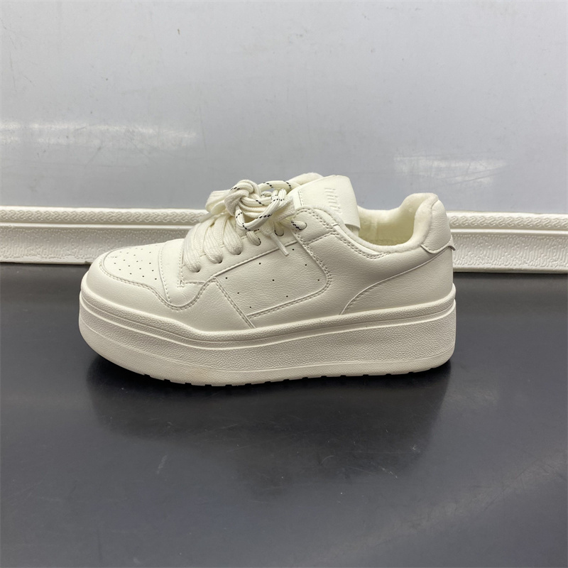 工厂直销2025冬款女鞋圆头厚底韩版洋气加绒真皮板鞋防滑真皮女鞋