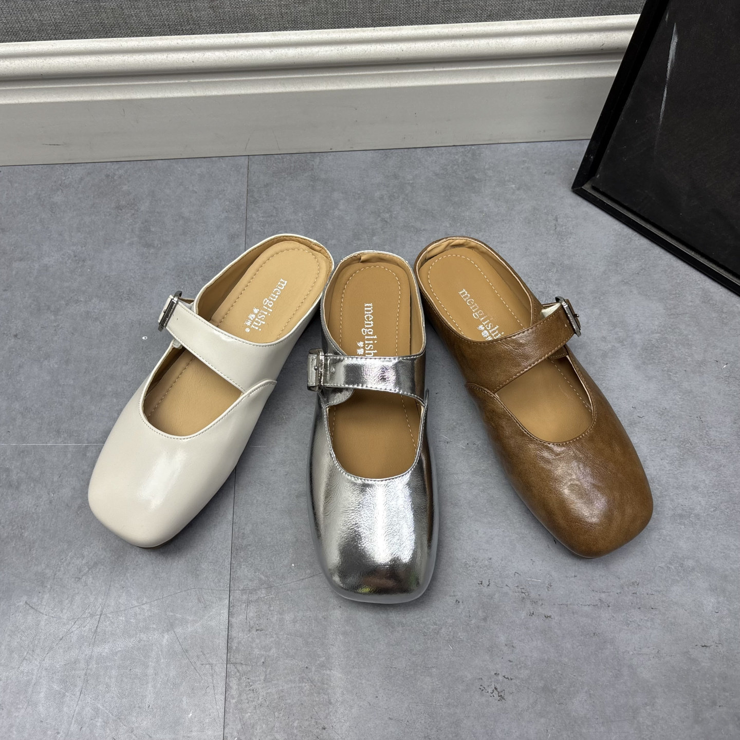 真皮方头搭扣平跟包头穆勒女鞋
