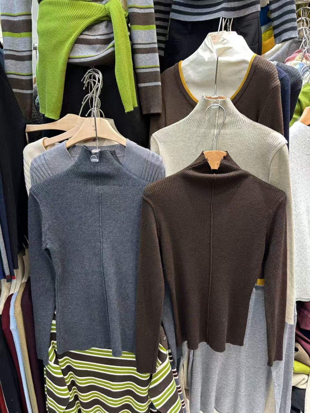 纯色套头高领长袖针织衫女2025秋季新款显瘦修身减龄百搭休闲上衣