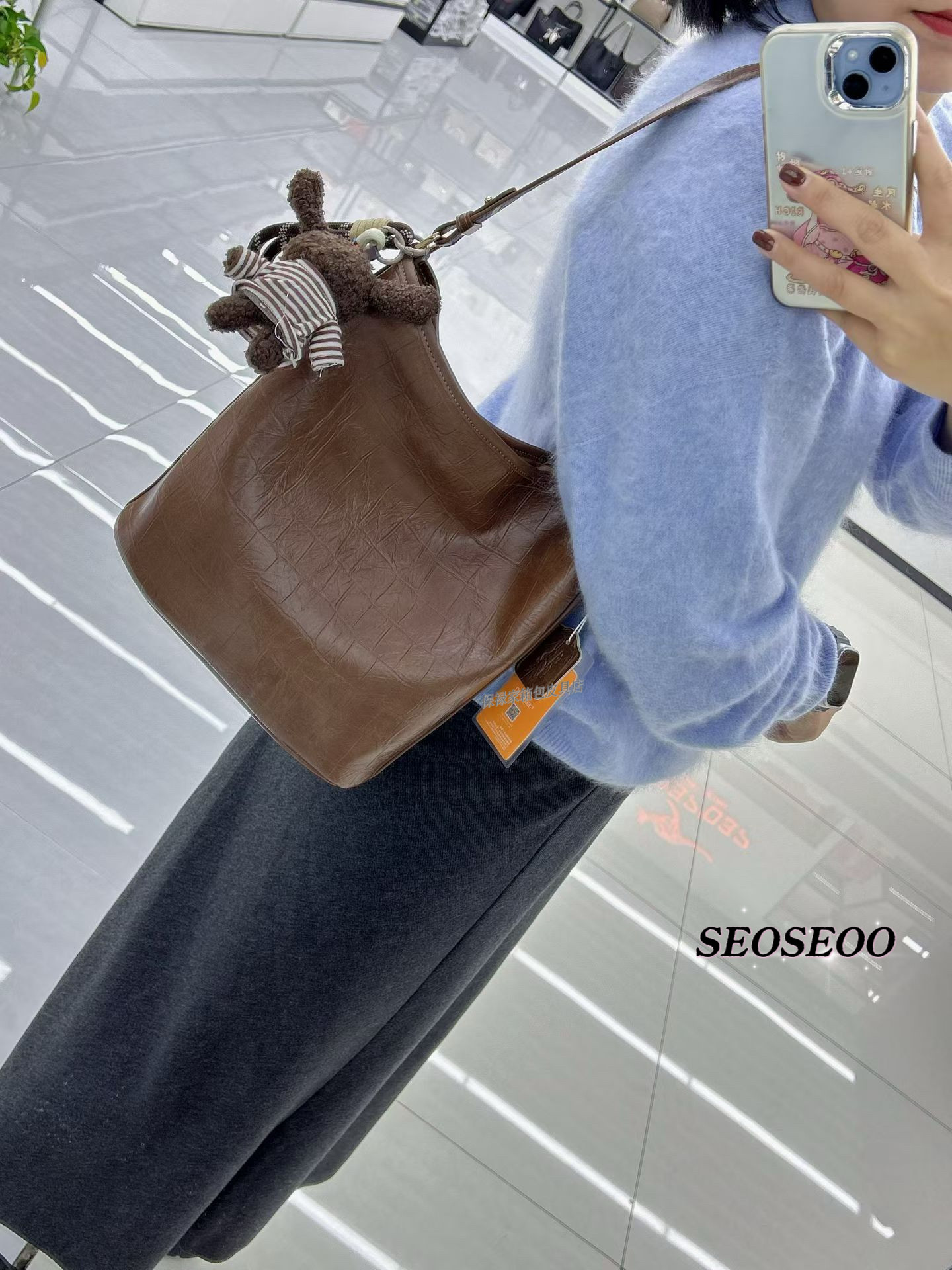 SEOSEOO南奥袋鼠792531女士单肩包新款复古简约软皮面气质水桶包