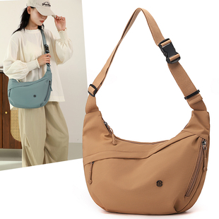 PINK新款斜挎包女包饺子包女大容量包包女通勤单肩运动百搭饺包女