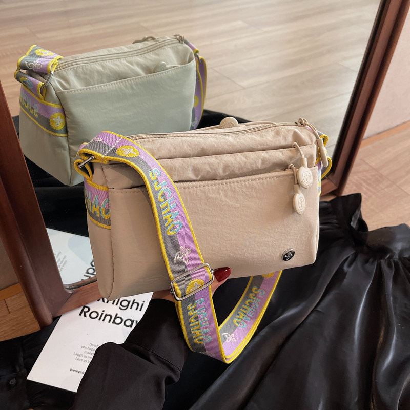 KVKY新款斜挎包女旅行小包轻便户外登山护照证件随身休闲单肩包
