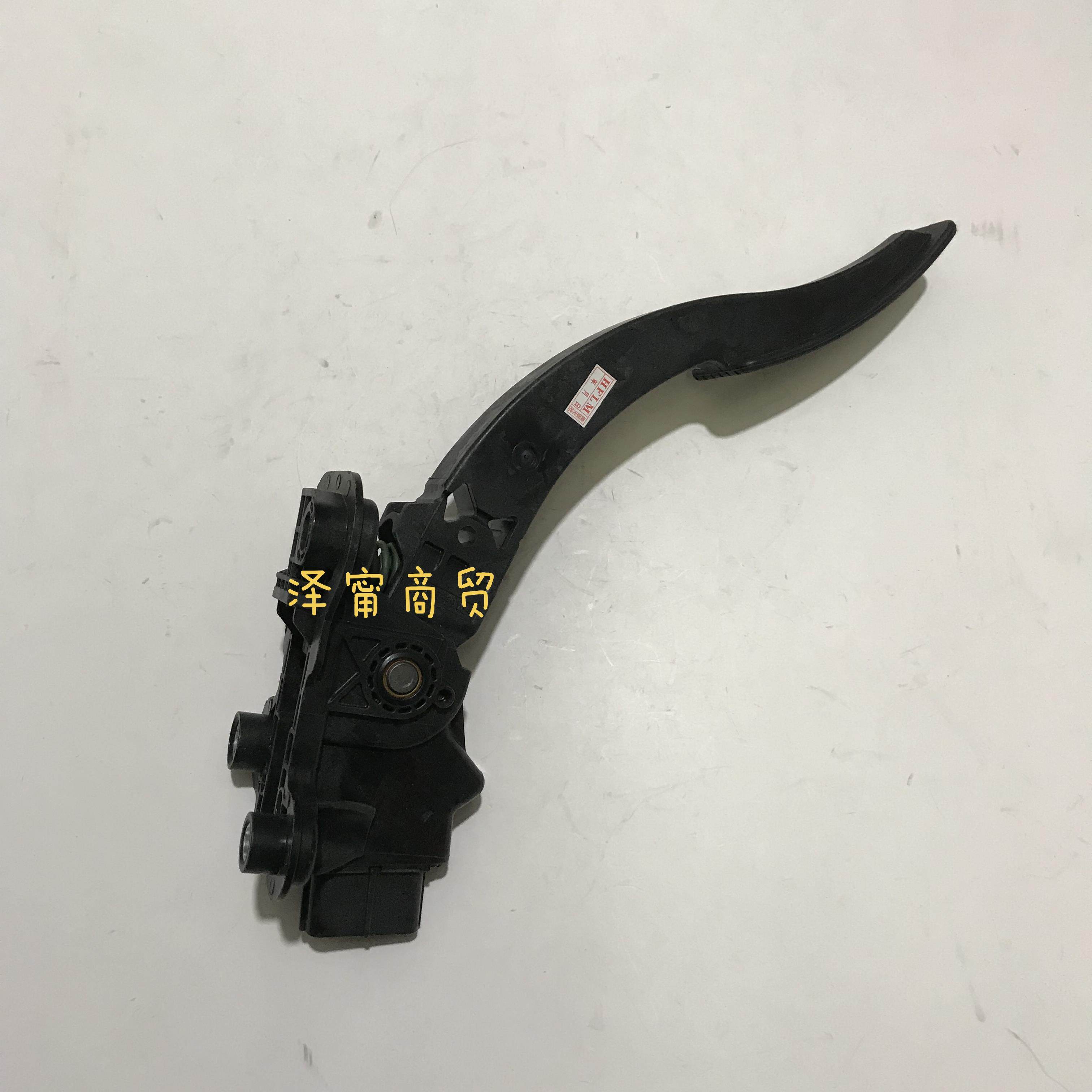 Jeep指南者自由客道奇酷威酷博菲亚特菲跃油门踏板