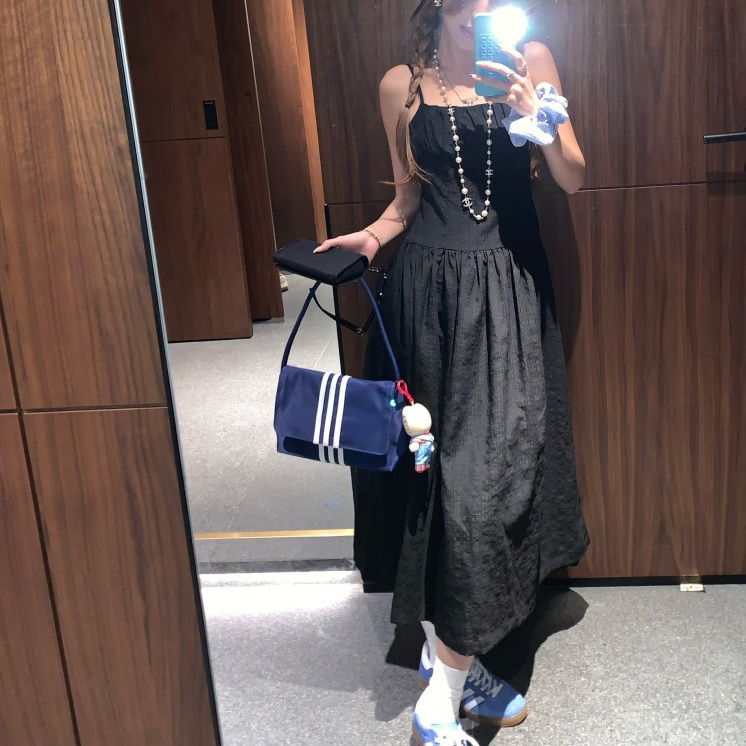 Jennie同款法式优雅吊带连衣裙