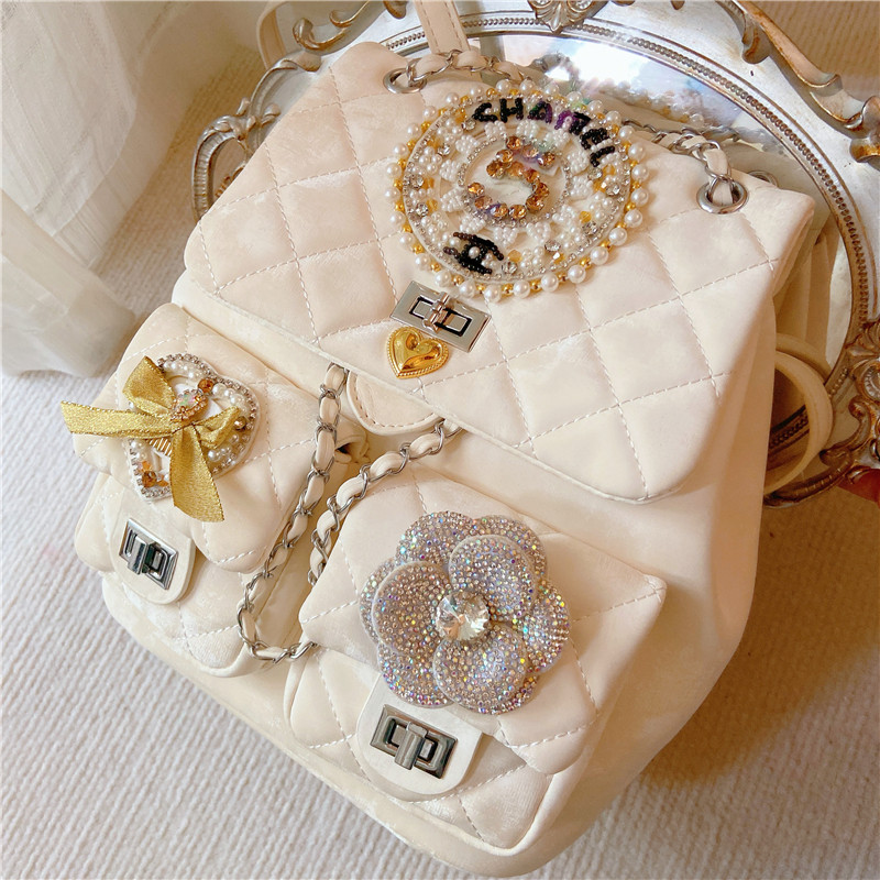 重工新款菱格双肩背包甜美小香风链条水钻白色气质时尚简约女包