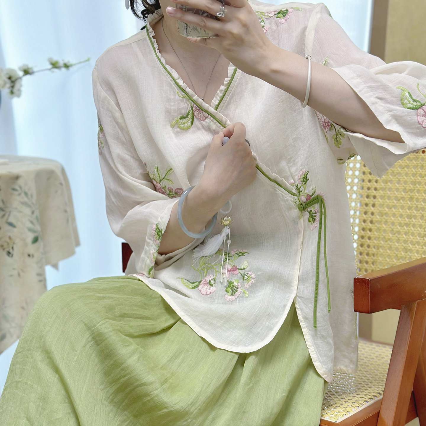 复古新中式刺绣斜襟苎麻茶服衣