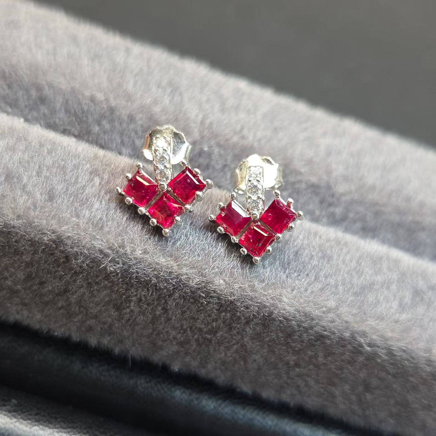 天然鸽血红色红宝石耳钉方形红宝石直径2.6mm共6颗重1.11克拉爱心,饰品/流行首饰/时尚饰品新,耳钉,淘宝优惠券,粉丝福利购,淘宝优惠卷