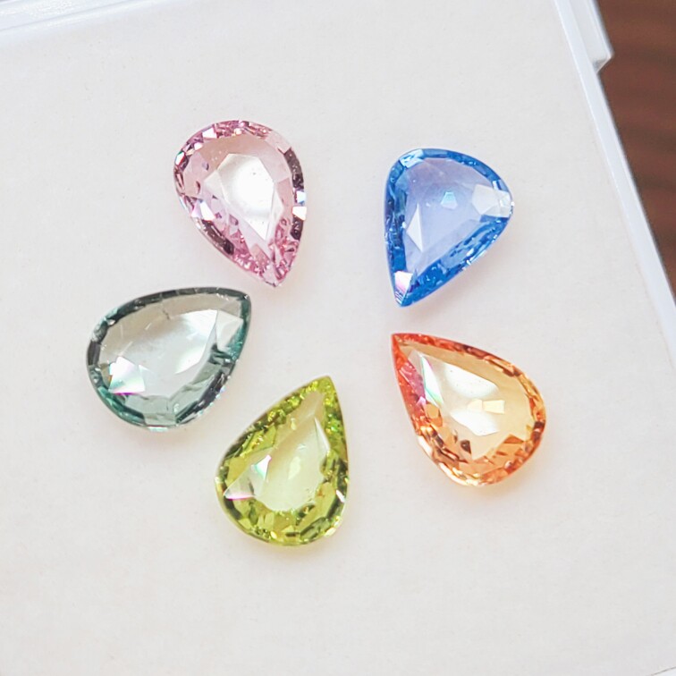 天然蓝宝石彩色蓝宝石4.67ct尺寸6*8mm左右晶体干净 颜色漂亮