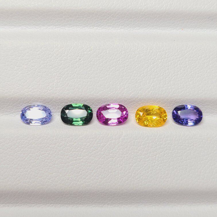 天然蓝宝石一组5颗 彩虹条 重量3克拉 镶金品质 定制手链项链