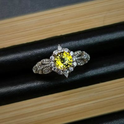 纯天然金绿宝石戒指重0.67克拉火彩爆闪犹如黄钻全净体名贵宝之一