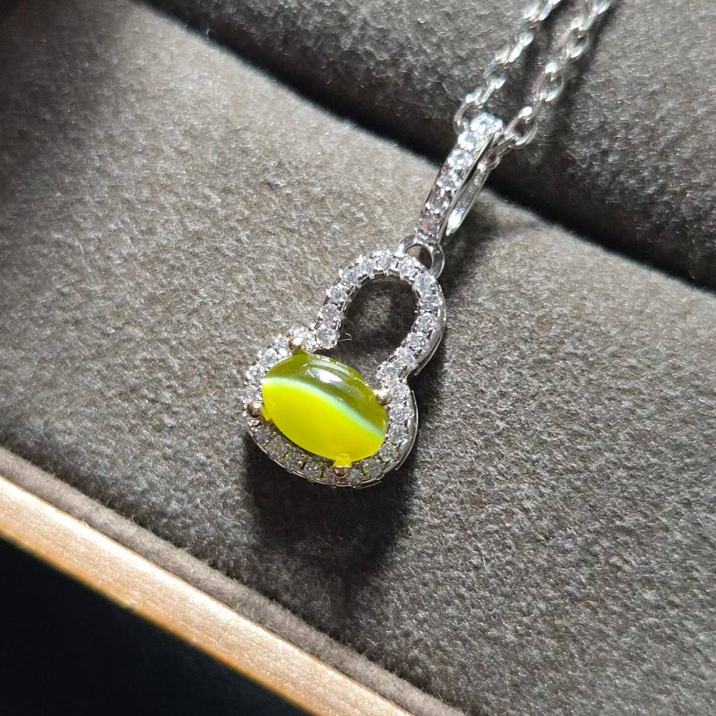 天然金绿猫眼石吊坠眼线犀利晶体细腻干净尺寸4.2*6.3mm小精品
