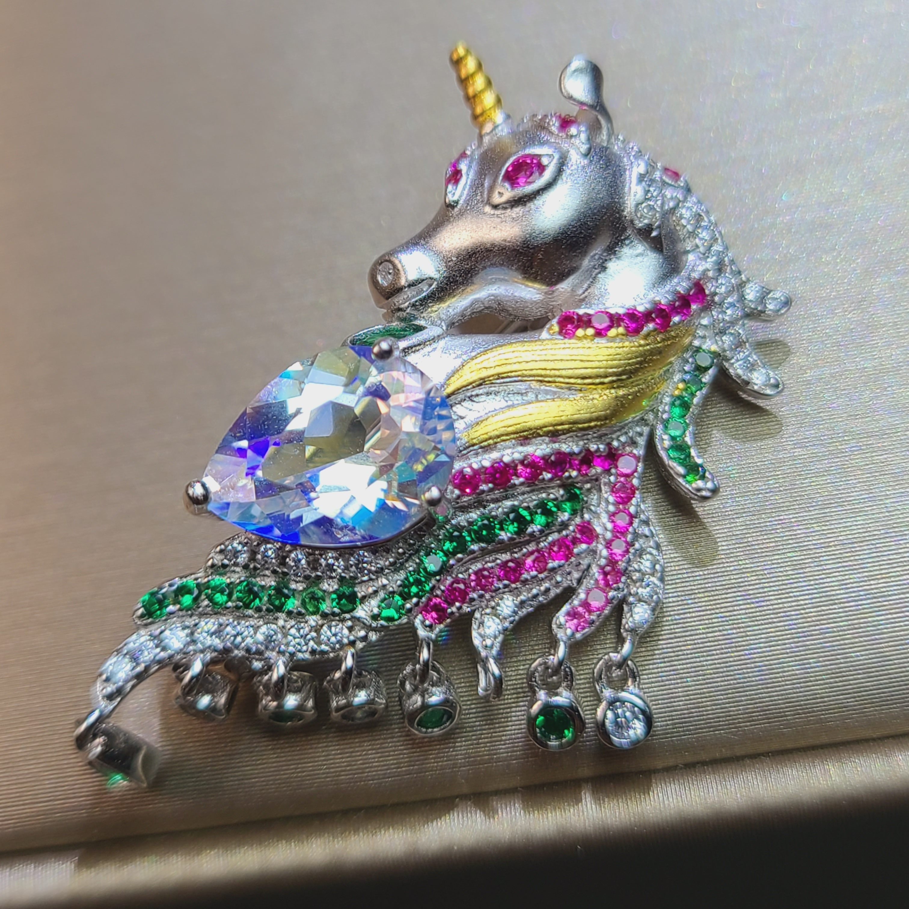 独角兽彩虹月光吊坠胸针两用款 水滴彩虹月光 ​6.8*9.7mm 全净体