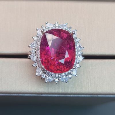 卢比莱红碧玺大戒指 大颗粒卢比来 玫红色 重量11.28克拉 银镶