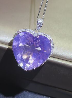 薰衣草紫水晶吊坠爱心梦幻紫色重量18.75克拉直径18mm全净无暇
