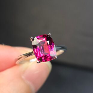 天然镁铝石榴石戒指重量2.44克拉长方形简约日常款式6.8*8.4mm