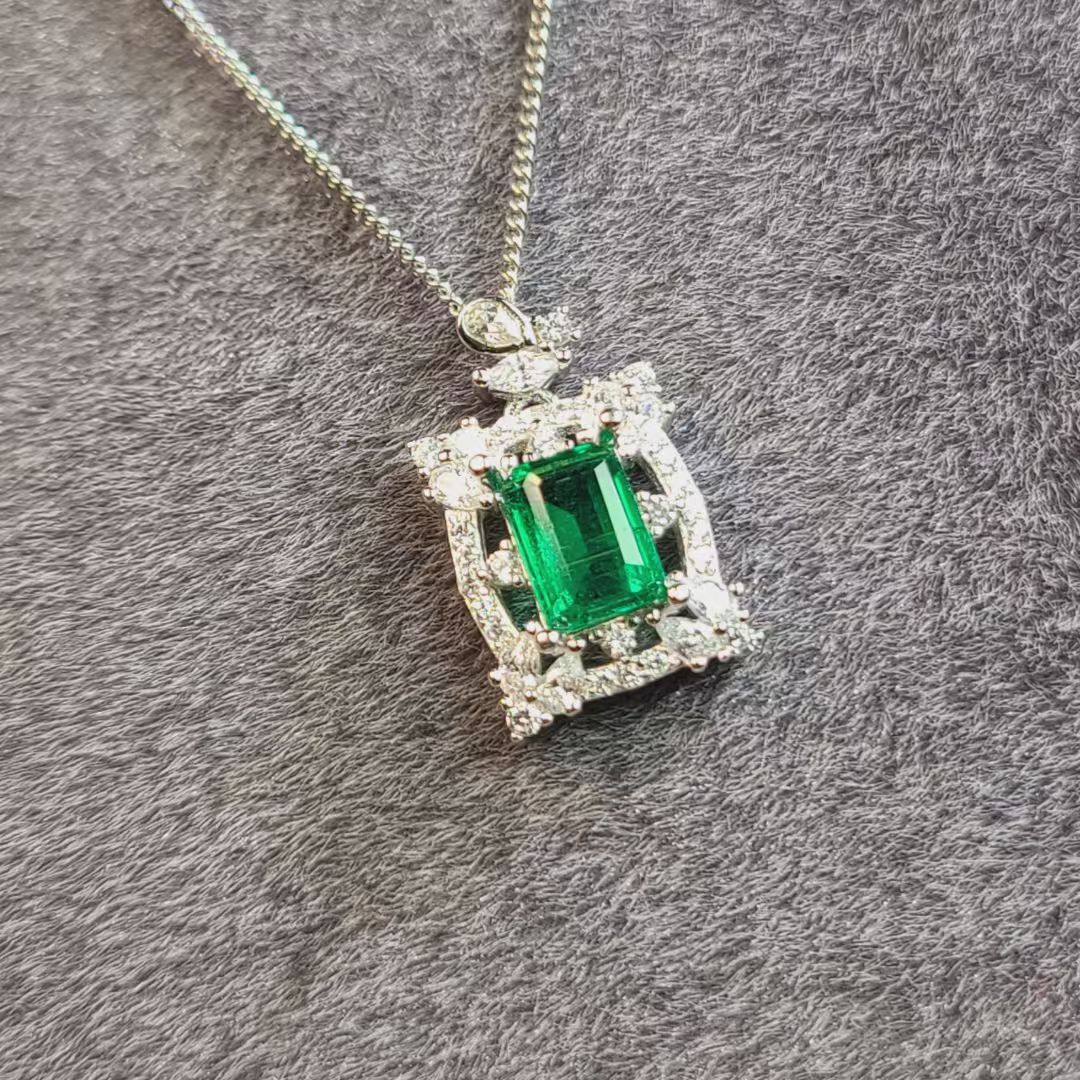 天然祖母绿吊坠长方形 高端级别 镶金品质 祖母绿切 5*7mm 