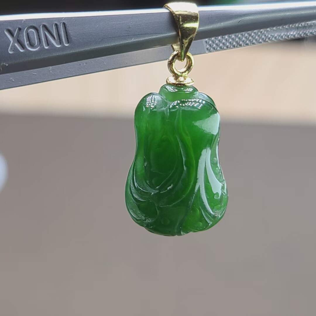 天然碧玉白菜挂件正宗菠菜绿油亮油亮的细腻 重量16克拉圆润