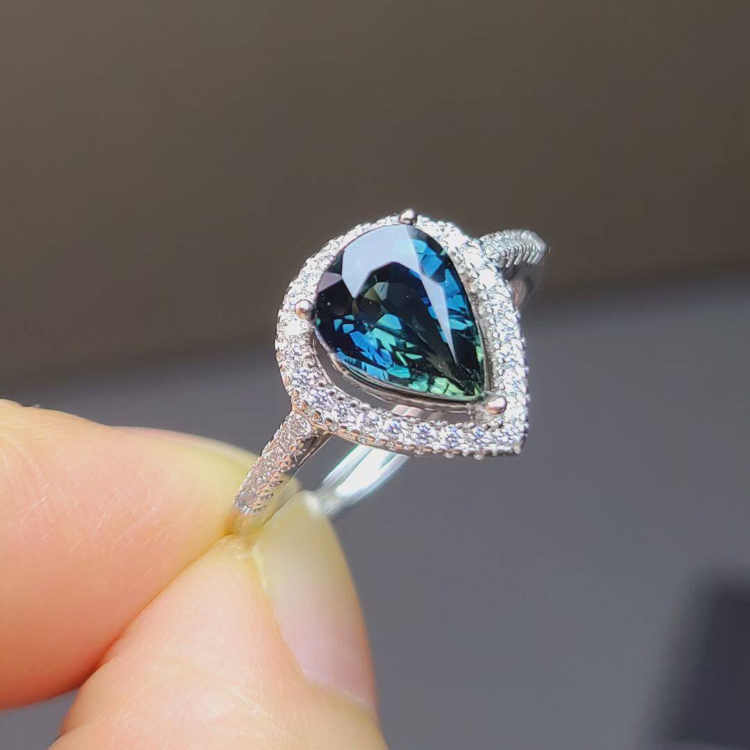 天然蓝宝石戒指 颜色具有独特天然的魅力  稀少名贵 6*8mm 通透