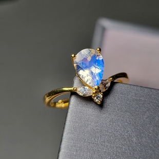 刻面月光石戒指 蓝月光水滴形状6*8mm 天然宝石清澈玻璃体 