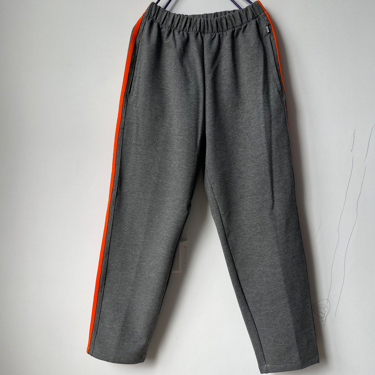 春秋初高中小学生校服裤子中灰直口卫衣布两道橘黄条休闲裤男女款