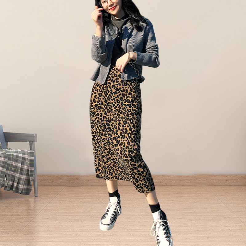 金丝绒豹纹半身裙女春夏秋季新款港味A字显瘦中长款开叉高腰裙子