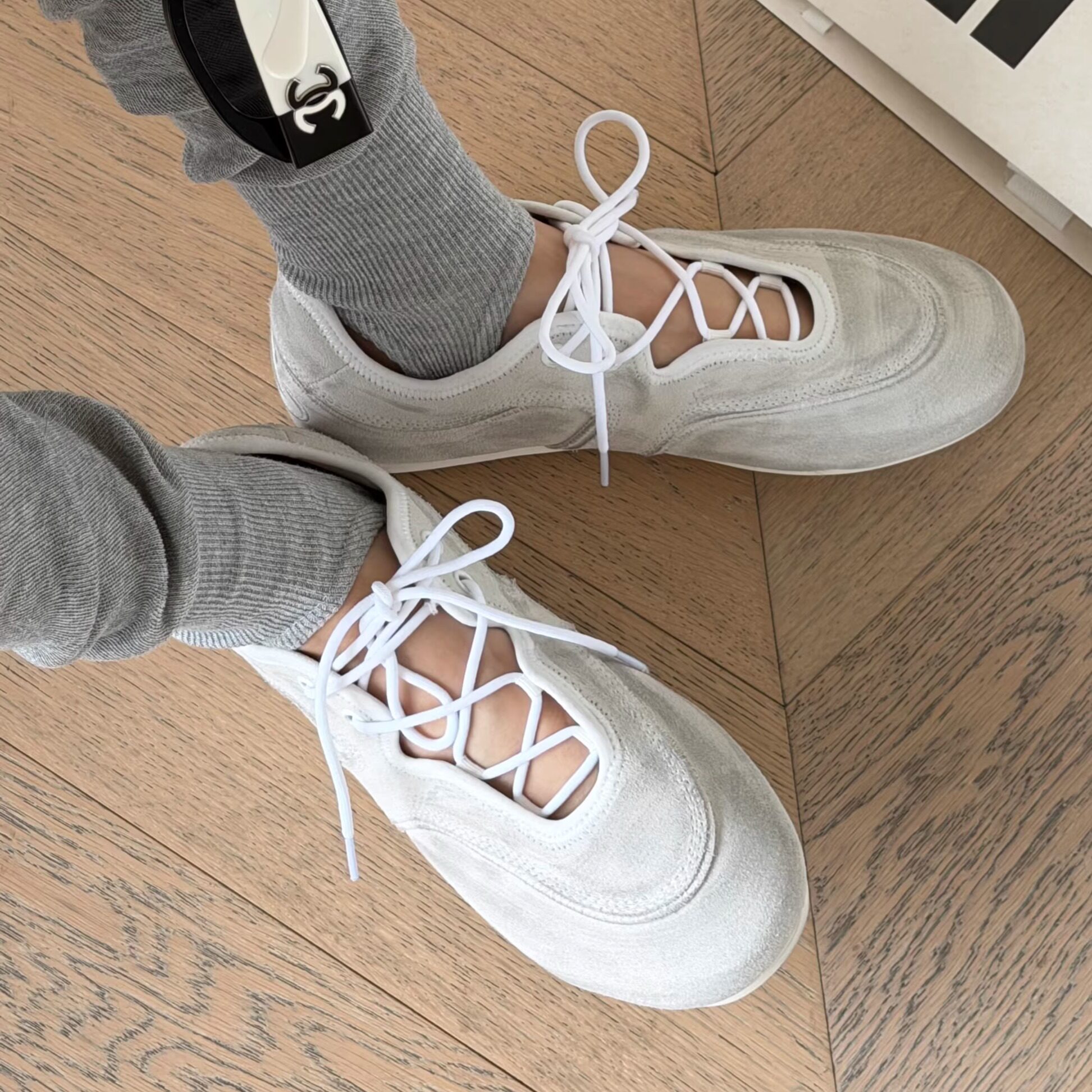 诗歌兰2026年新款交叉绑带真皮德训鞋女圆头芭蕾舞鞋软底休闲鞋潮