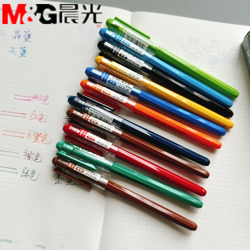 五颜六色的圆珠笔彩笔做笔记