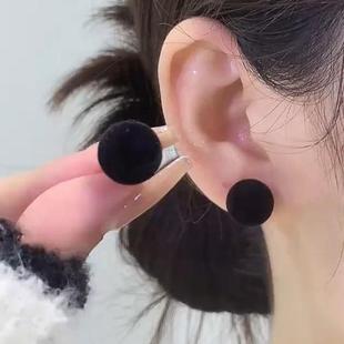 秋冬丝绒圆球耳钉女气质韩版时尚通勤耳环2025年新款爆款网红耳饰