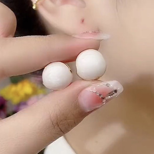 白色圆形耳扣女复古港风高级感法式气质百搭耳环2025新款耳饰小众