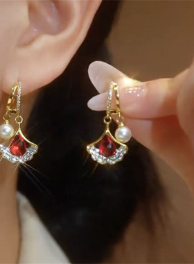 轻奢银杏叶珍珠耳环女气质耳扣时尚精致百搭独特耳坠新年红色耳饰