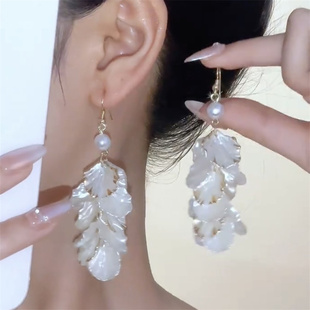 法式白色花瓣流苏耳环轻奢高级感耳钉夸张气质长款耳坠度假风耳饰