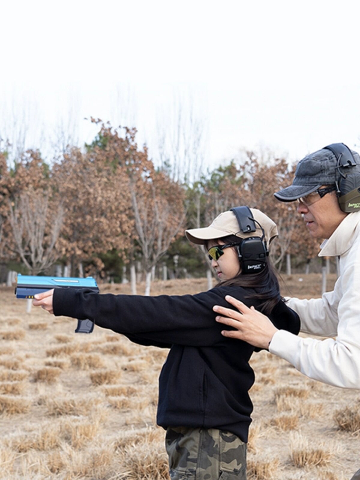 PKGUN AI 전자 총 부모-자식 사격 연습 총 게임 콘솔 생일 선물 어린이 날 장난감 대화 형 지능형 이미지 인식 TV 화면 타겟팅 소년 전기 권총