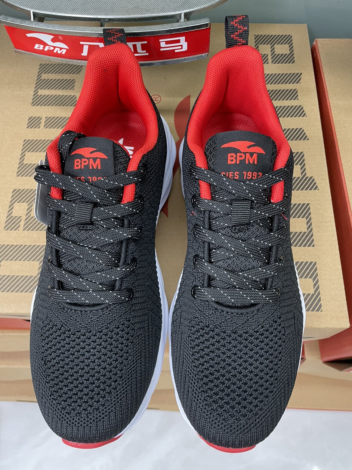 福建八匹马男鞋新款秋运动鞋男透气跑步鞋轻便学生休闲旅游鞋