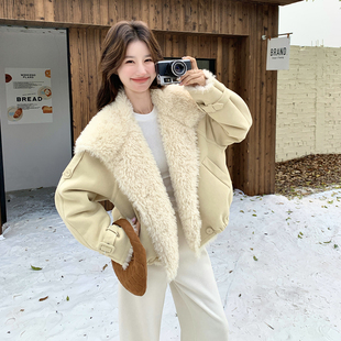 奶黄色甜酷减龄温柔风羊羔毛外套女2025年冬季新款奶呼呼皮毛一体