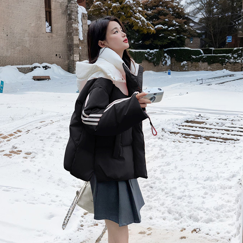 黑色短款羽绒服女拼接冬季新款高级感洋气炸街加厚连帽学院风外套