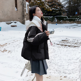 黑色短款羽绒服女拼接冬季新款高级感洋气炸街加厚连帽学院风外套