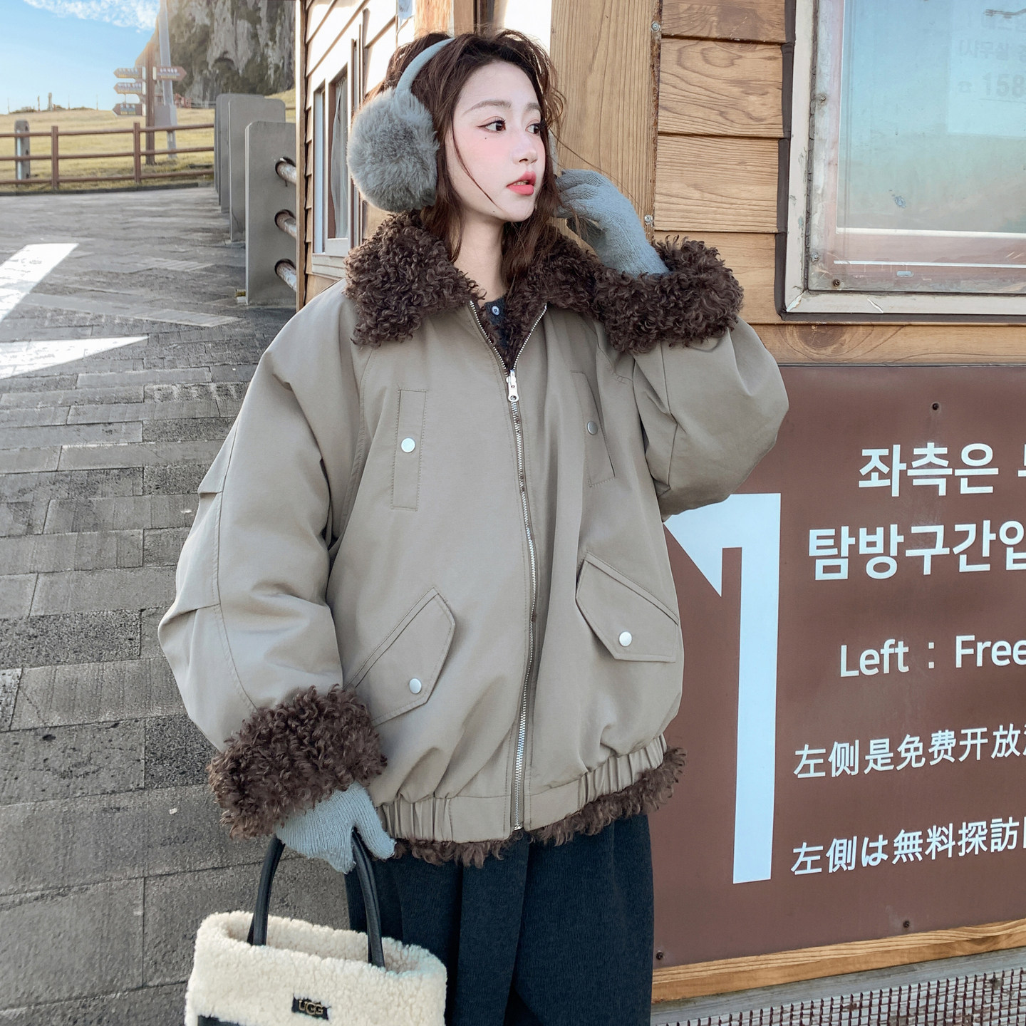 卡其色工装设计感圈圈毛翻领棉服女2025冬季新款加绒加厚棉衣外套