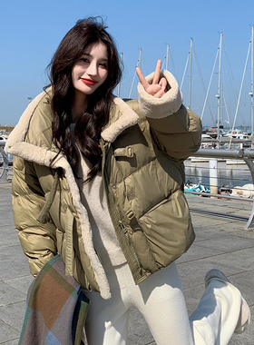 绿色时尚羊羔毛拼接羽绒服女2025冬新款小个子御寒保暖面包服外套