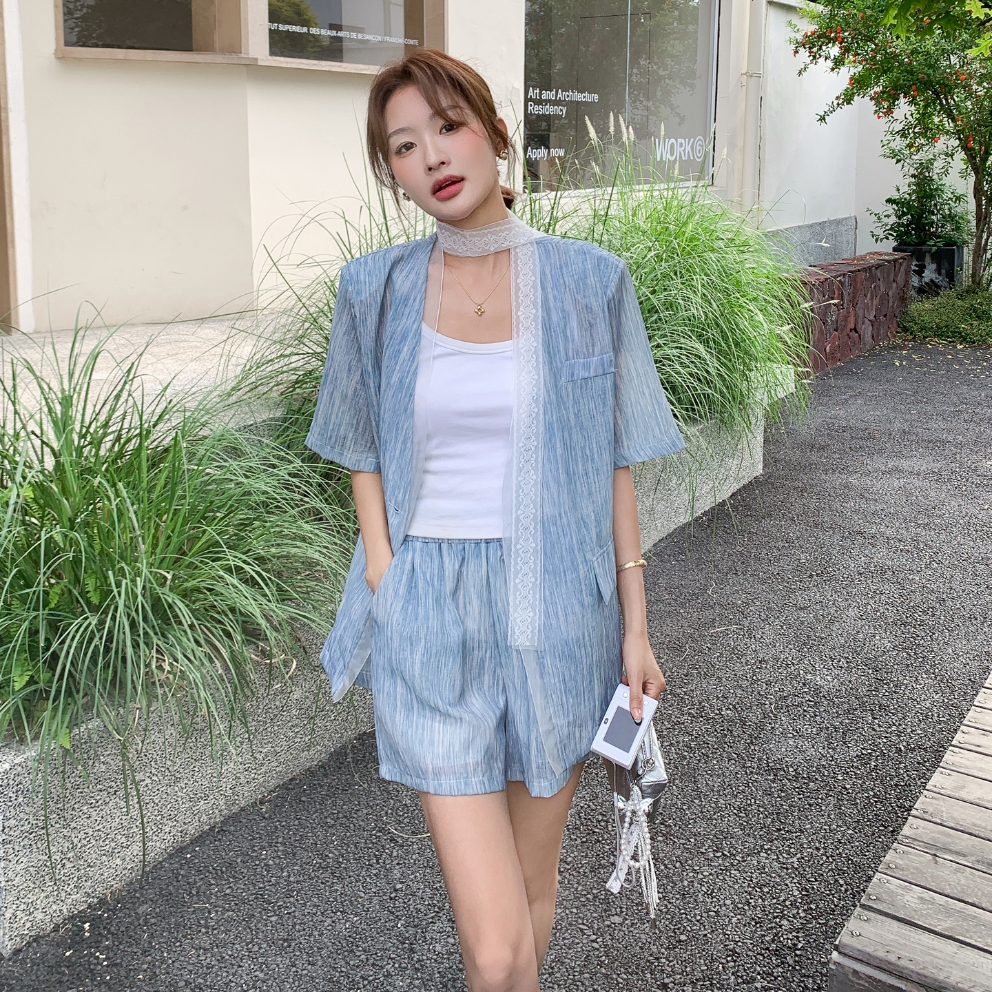 蓝色盐系穿搭高级感蕾丝织带短袖西装套装女2025夏新款短裤两件套
